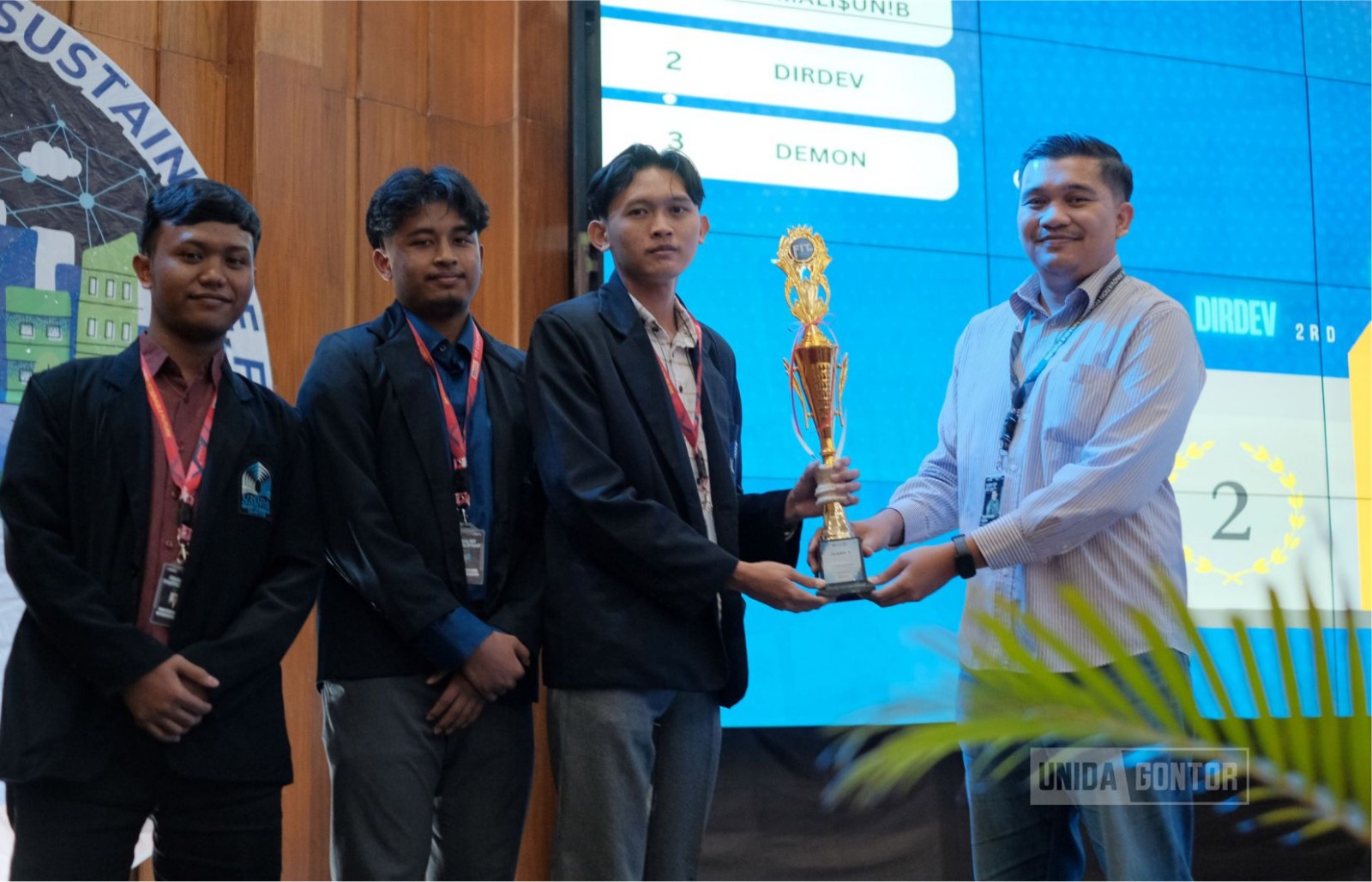 "Mahasiswa Universitas Darussalam Gontor raih Juara 3 Mobile Application di FIT Competition 2025 di Universitas Kristen Satya Wacana."