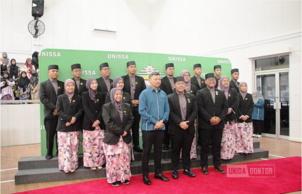 Delegasi UNIDA Gontor menghadiri Mahrojan Haflu Takharuj ke-15 di UNISSA Brunei Darussalam bersama sivitas akademika dan tamu kehormatan.