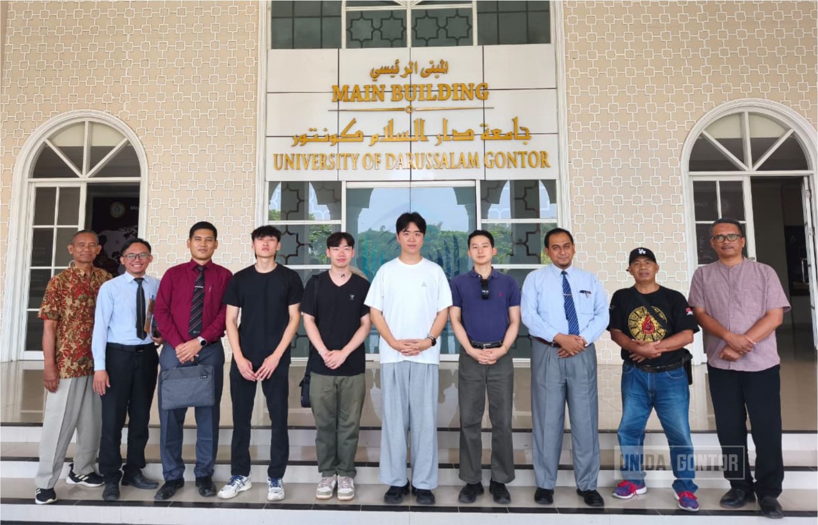 Delegasi volunteer Korea Selatan berkunjung ke UNIDA Gontor disambut Kepala BKUI.