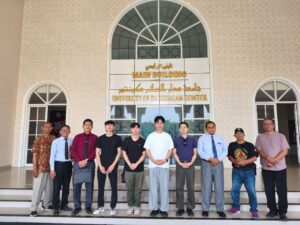 Delegasi volunteer Korea Selatan berkunjung ke UNIDA Gontor disambut Kepala BKUI.