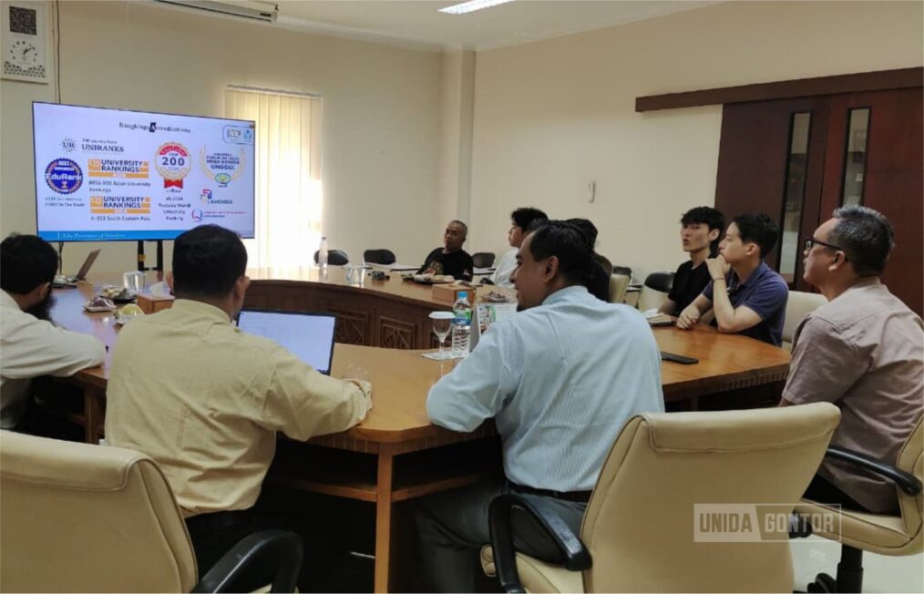 Delegasi volunteer Korea Selatan berkunjung ke UNIDA Gontor disambut Kepala BKUI.