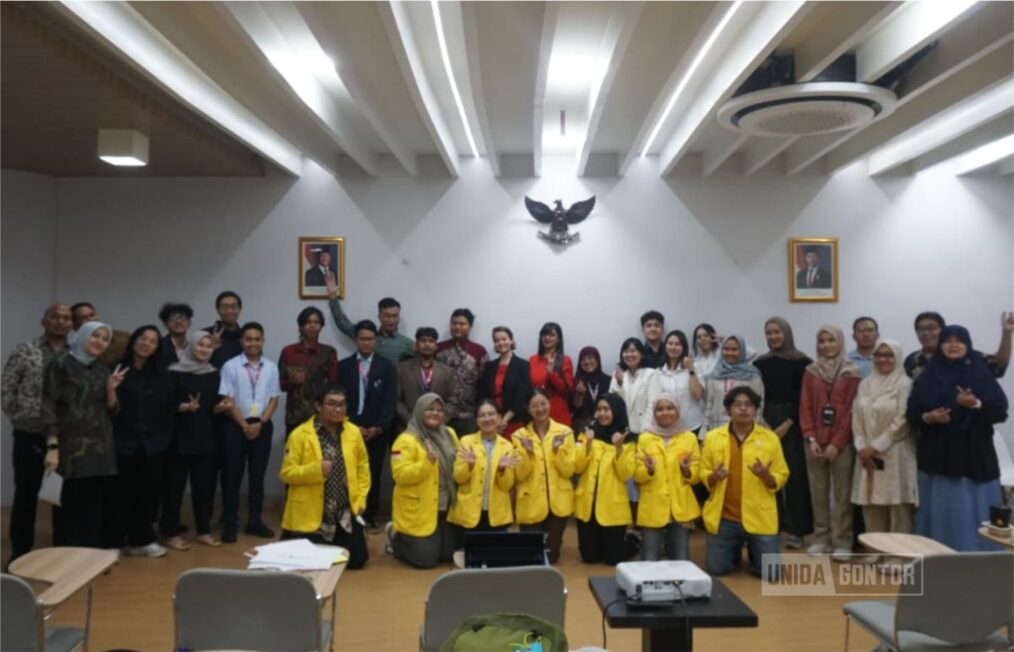 Delegasi UNIDA Gontor mempresentasikan makalah di IPGSC 2025 pada 23–25 September 2025 di Universitas Indonesia.