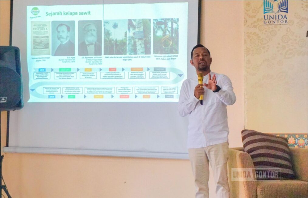 Mahasiswa Agroteknologi UNIDA Gontor menghadiri kuliah pakar tentang tantangan dan inovasi berkelanjutan industri kelapa sawit di Aula Sirah Nabawiyah.