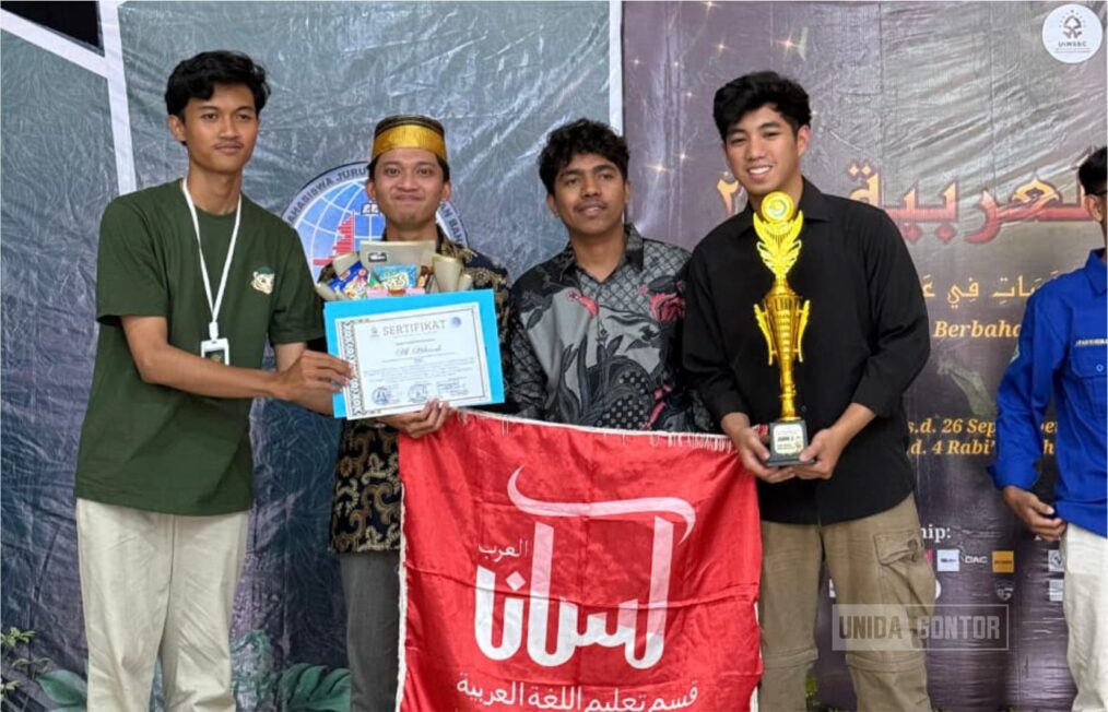 Mahasiswa PBA UNIDA Gontor raih juara nasional dalam Gebyar Bahasa Arab 2025 di UIN Siber Syekh Nurjati Cirebon.