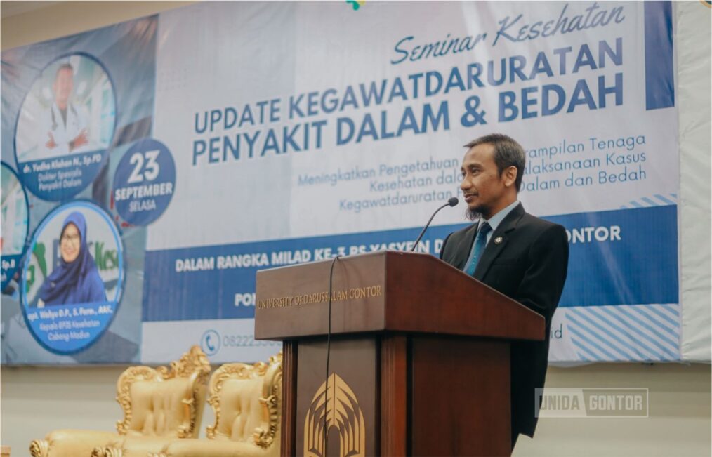 Seminar Kesehatan RS Yasfin Darussalam Gontor membahas kegawatdaruratan penyakit dalam dan bedah.