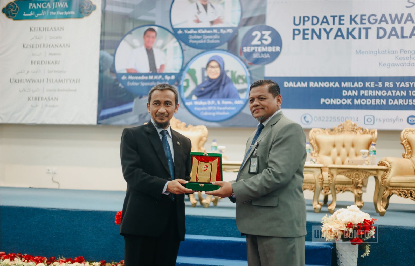 Seminar Kesehatan RS Yasfin Darussalam Gontor membahas kegawatdaruratan penyakit dalam dan bedah.