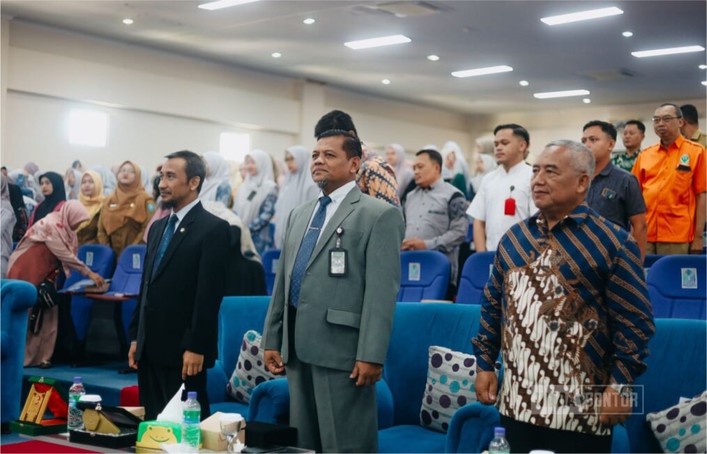 Seminar Kesehatan RS Yasfin Darussalam Gontor membahas kegawatdaruratan penyakit dalam dan bedah.