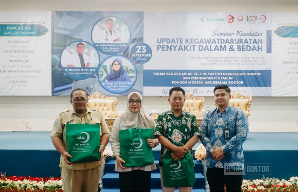 Seminar Kesehatan RS Yasfin Darussalam Gontor membahas kegawatdaruratan penyakit dalam dan bedah.