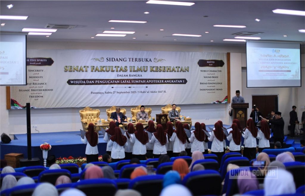 UNIDA Gontor Gelar Sumpah Apoteker Periode I dengan Khidmat