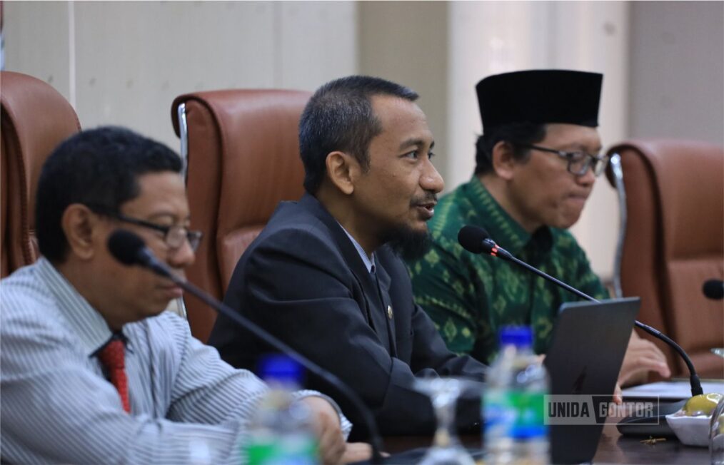 Rektor UNIDA Gontor meluncurkan 19 standar mutu internal The Fountain of Wisdom dalam seminar penjaminan mutu di Hall Senat Kampus.