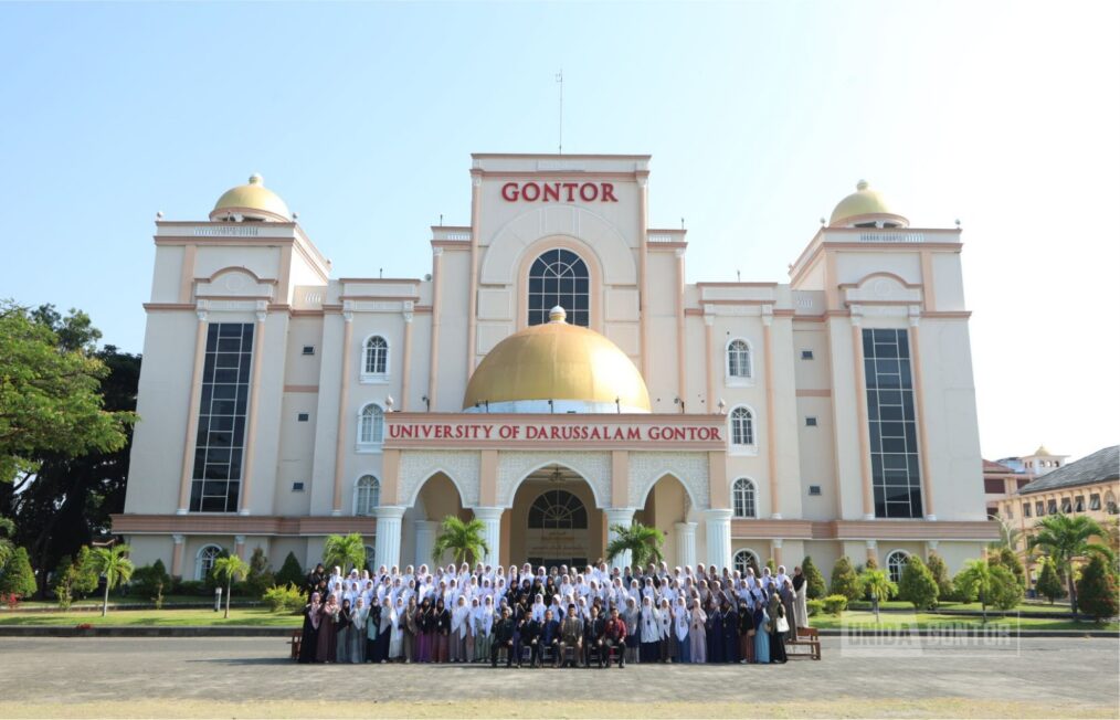 Penyambutan peserta lomba HTQ dan HHQ internasional di Universitas Darussalam Gontor