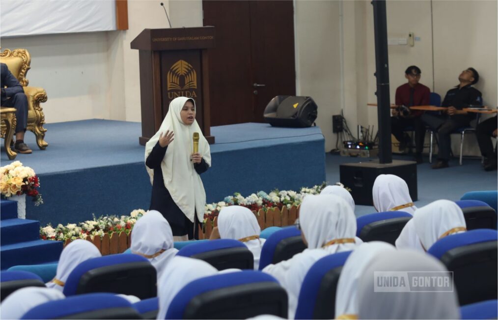 Penyambutan peserta lomba HTQ dan HHQ internasional di Universitas Darussalam Gontor