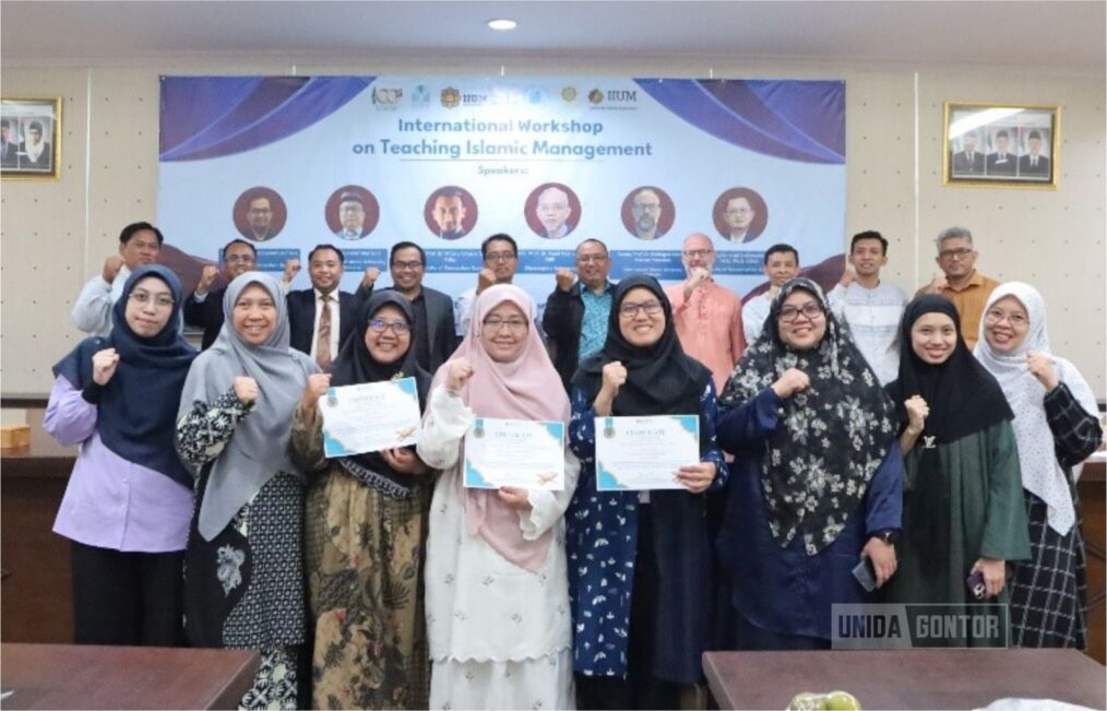 “FEM UNIDA Gontor sukses selenggarakan International Workshop on Teaching Islamic Management dan Systematic Literature Review bersama IIUM Malaysia di Hall Senat UNIDA Gontor.”