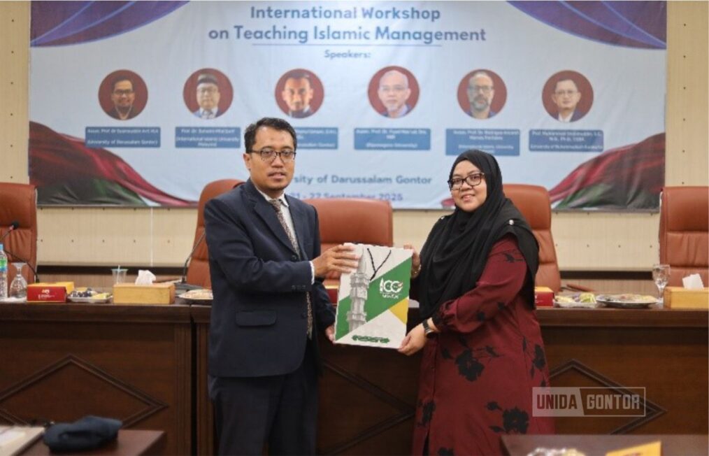 “FEM UNIDA Gontor sukses selenggarakan International Workshop on Teaching Islamic Management dan Systematic Literature Review bersama IIUM Malaysia di Hall Senat UNIDA Gontor.”