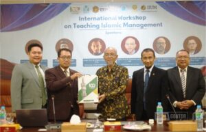 “FEM UNIDA Gontor sukses selenggarakan International Workshop on Teaching Islamic Management dan Systematic Literature Review bersama IIUM Malaysia di Hall Senat UNIDA Gontor.”