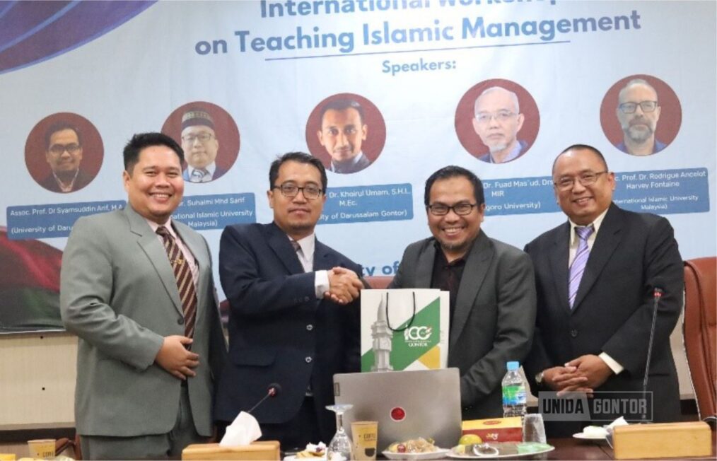 “FEM UNIDA Gontor sukses selenggarakan International Workshop on Teaching Islamic Management dan Systematic Literature Review bersama IIUM Malaysia di Hall Senat UNIDA Gontor.”