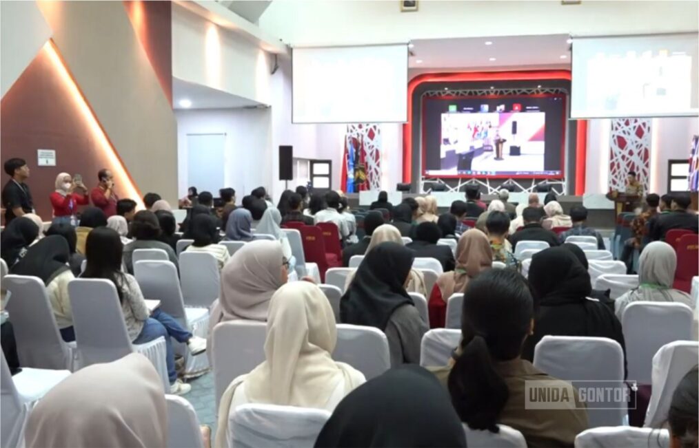 Delegasi UNIDA Gontor mempresentasikan makalah di Konferensi HAM Internasional Universitas Brawijaya.
