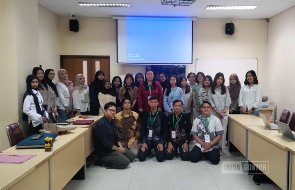 Delegasi UNIDA Gontor mempresentasikan makalah di Konferensi HAM Internasional Universitas Brawijaya.