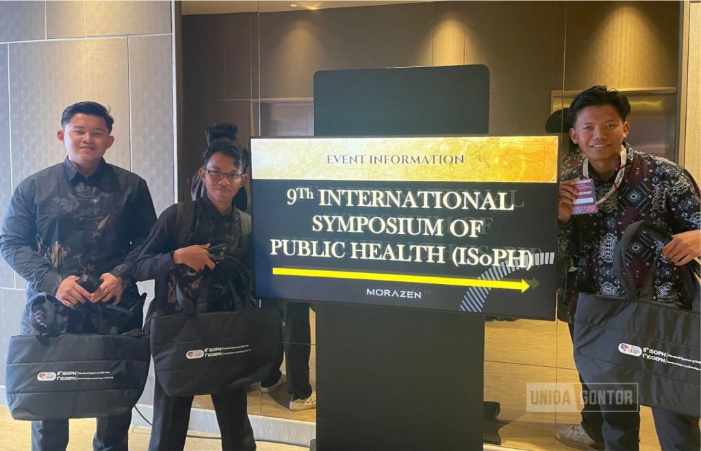 Mahasiswa Program Studi K3 UNIDA Gontor mempresentasikan hasil riset pada ISoPH9 di Surabaya