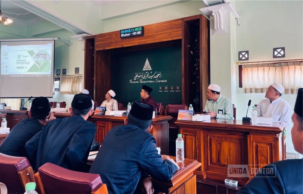 Mahasiswa PAI UNIDA Gontor kunjungan ke Pondok Pesantren Sidogiri dan Intrans Publishing dalam kegiatan Studi Pengayaan Lapangan.