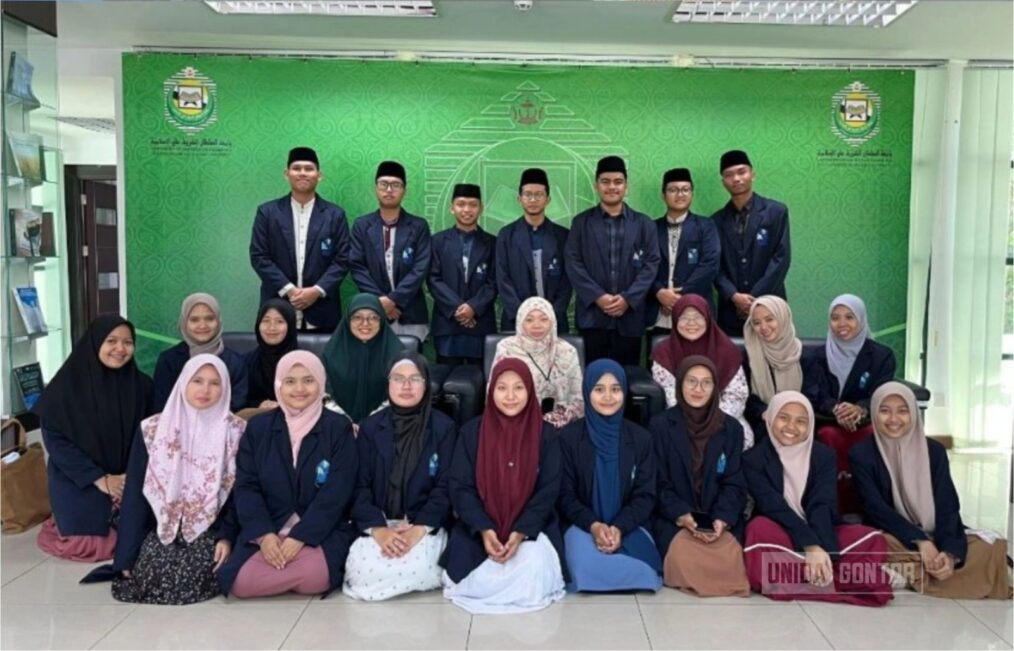 Rombongan UNIDA Gontor berkunjung ke Fakultas Bahasa Arab UNISSA untuk silaturahmi dan diskusi akademik.