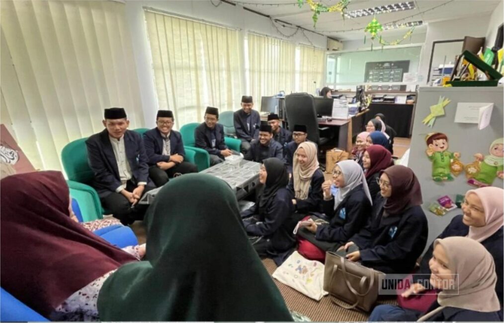 Rombongan UNIDA Gontor berkunjung ke Fakultas Bahasa Arab UNISSA untuk silaturahmi dan diskusi akademik.