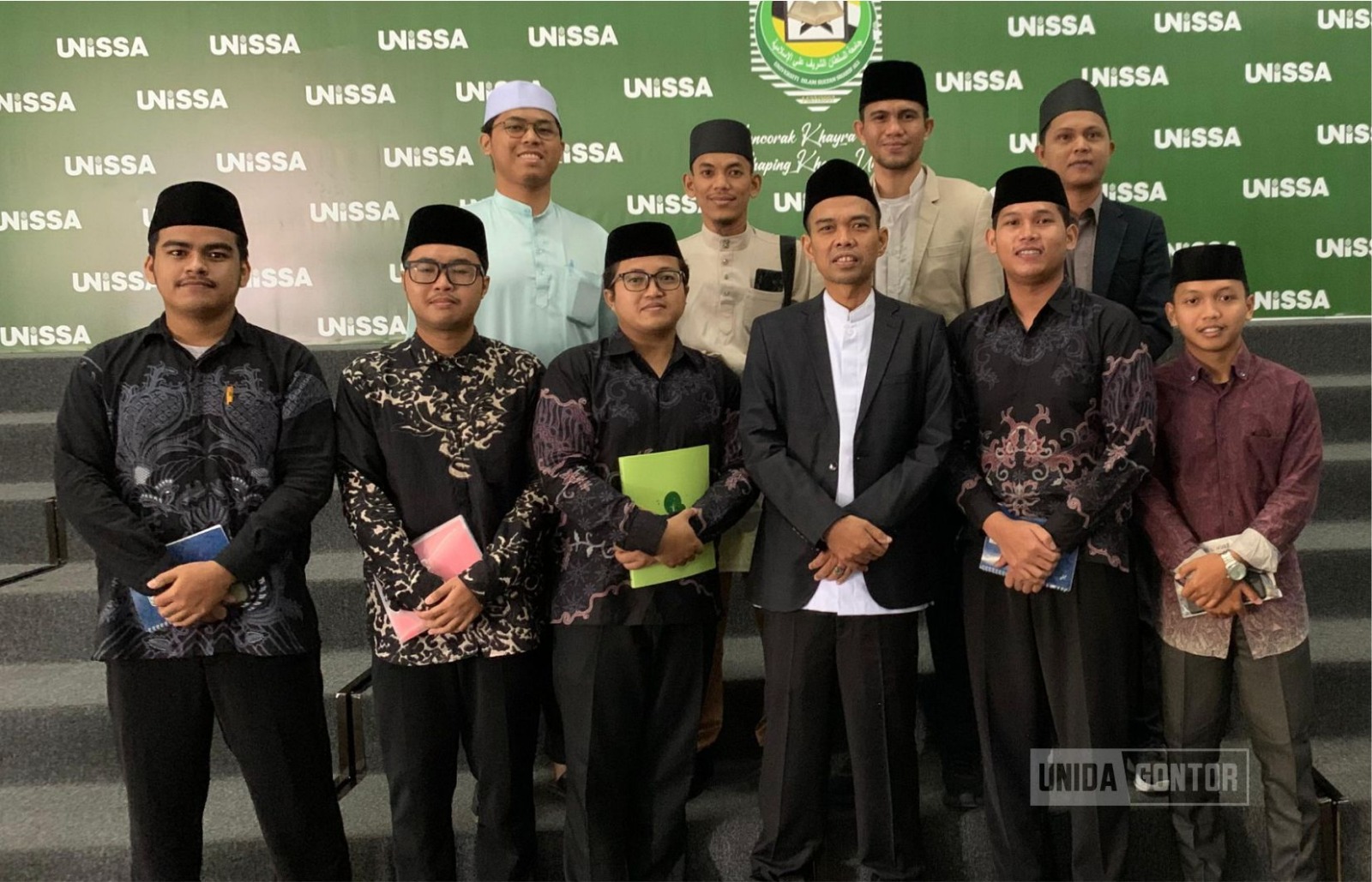 Ceramah Prof. Abdul Somad di UNISSA Brunei tentang ketahanan jati diri pemuda muslim, dihadiri mahasiswa UNIDA Gontor sebagai Universitas Islam Terbaik.