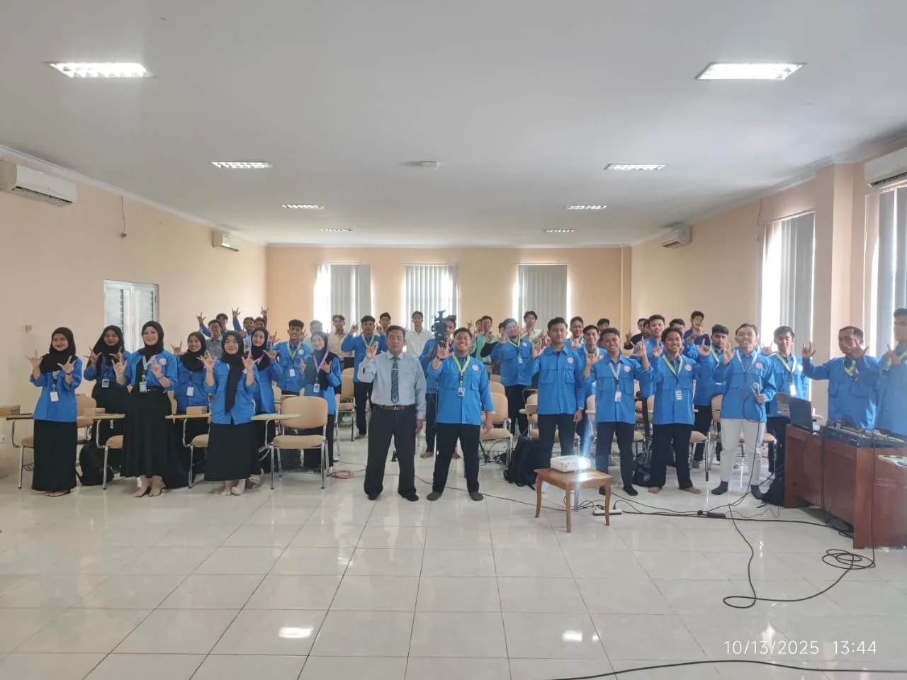 Workshop GEMINI Part 3 GenBI UNIDA Gontor tentang Digital Content Creation & Video Editing di Hall Shiroh Nabawiyah; narasumber UNIDA Gontor TV; peserta antusias.