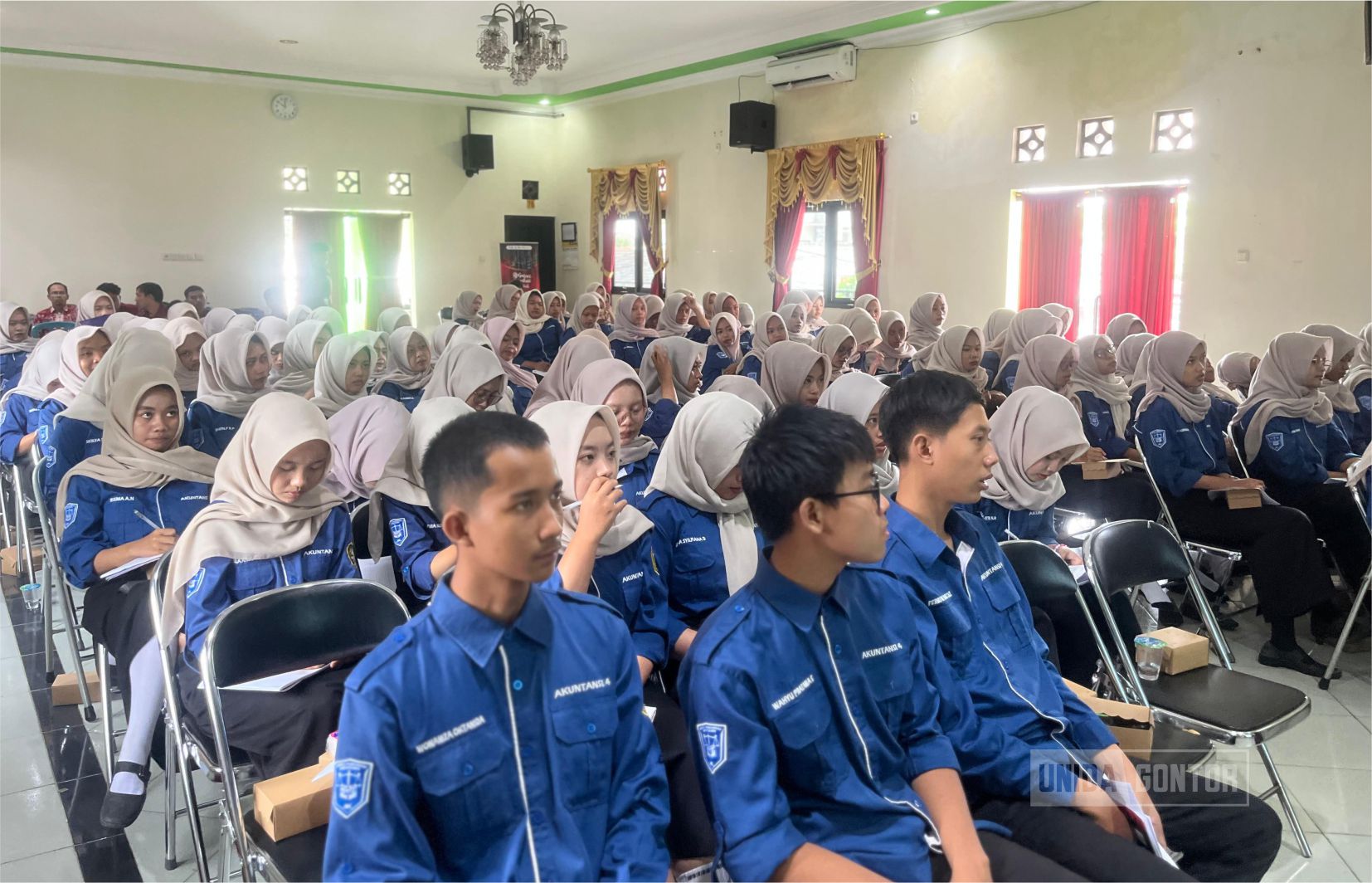 Galeri Investasi Syariah UNIDA Gontor Gelar “IDX Road to School” di SMKN 1 Ponorogo