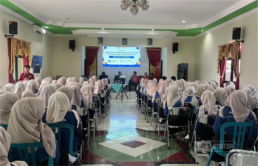Galeri Investasi Syariah UNIDA Gontor Gelar “IDX Road to School” di SMKN 1 Ponorogo