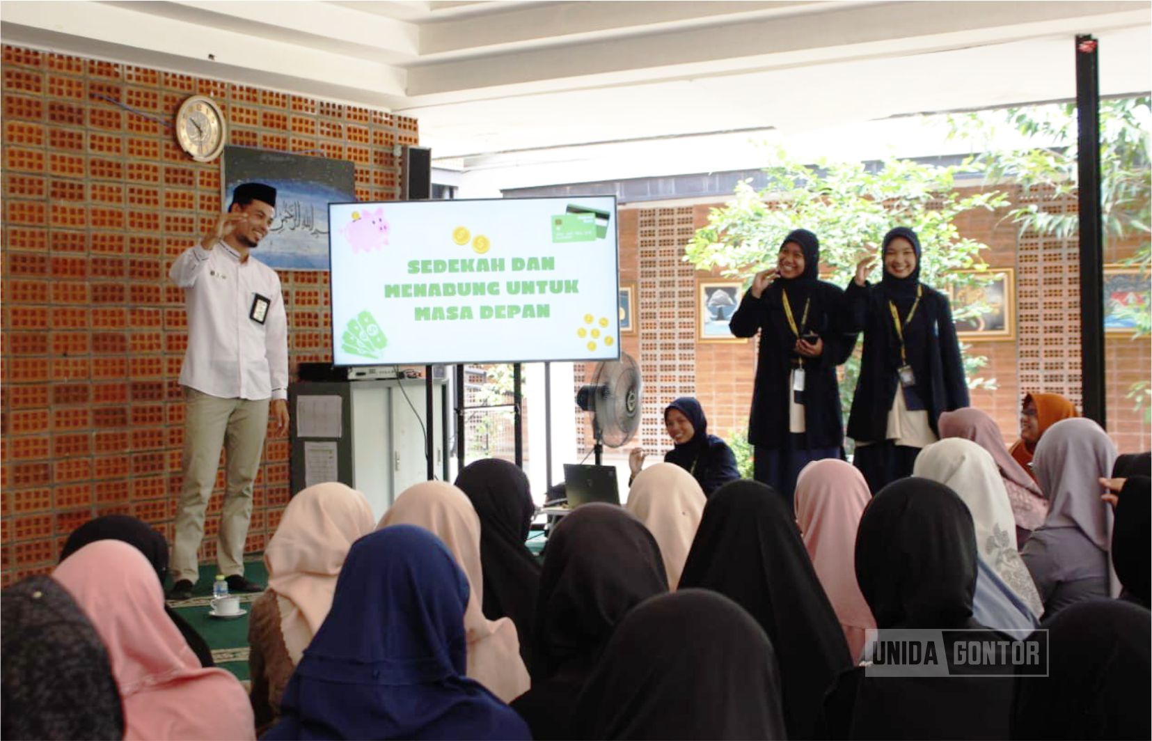 Mahasiswi Universitas Darussalam Gontor melaksanakan kunjungan edukasi ke Pesantren Tahfidz Difabel di Jakarta Selatan sebagai bentuk pengabdian masyarakat dan dukungan pendidikan inklusif.