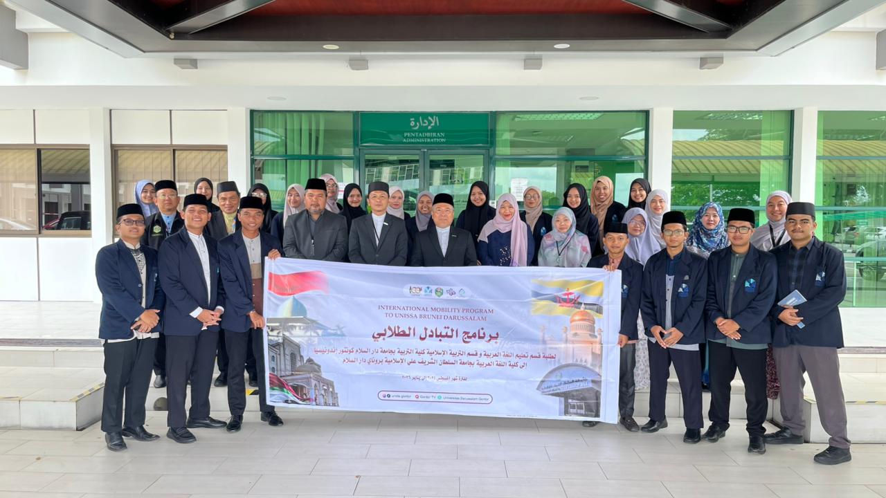 Mahasiswa UNIDA melakukan silaturahim dengan Rektor UNISSA dalam kunjungan kehormatan.