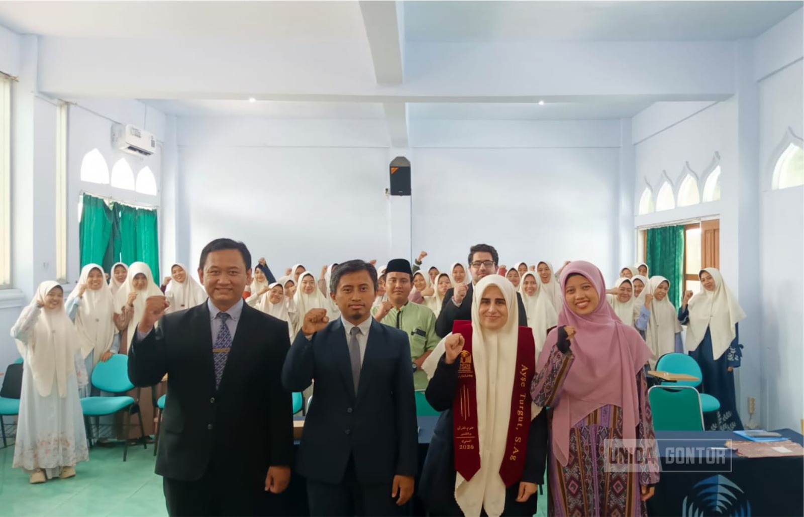 Ayşe Turgut, mahasiswi Turki Prodi IQT UNIDA Gontor meraih cumlaude pada sidang perdana di Hall Mesir lantai 2.