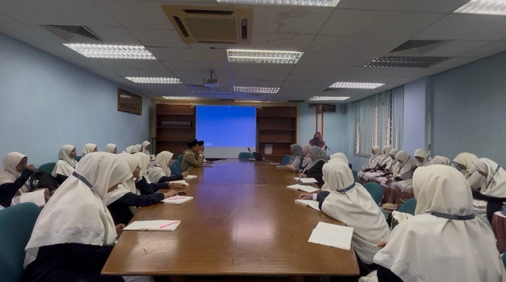 Mahasiswi UNIDA Gontor Eksplorasi Inklusivitas dan Dakwah Multikultural di Malaysia
