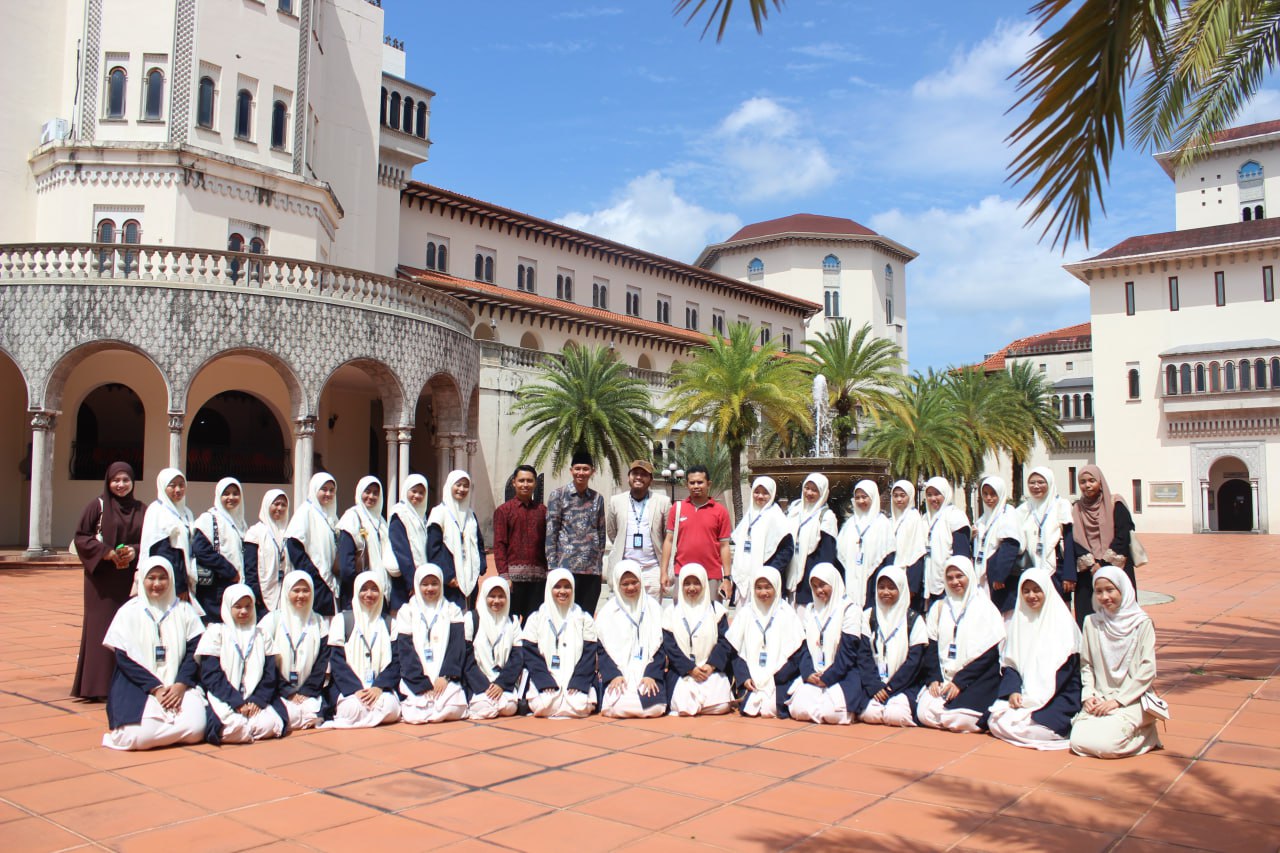 Mahasiswi UNIDA Gontor kunjungi ISTAC IIUM, pelajari manuskrip Islam bersejarah.