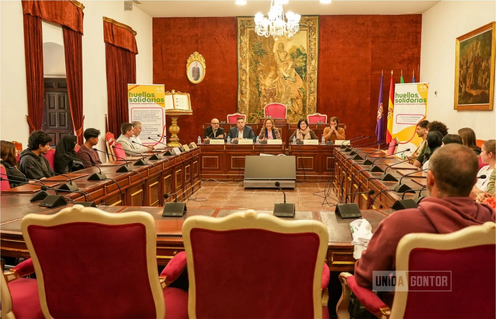 Mahasiswi UNIDA Gontor, Nida Kamilia, mengikuti aksi tanam pohon dan kerja bakti lintas budaya di Córdoba, Spanyol, bersama relawan internasional.