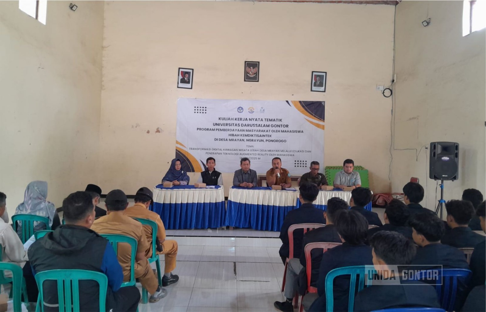 Pelepasan peserta KKN PMM 2025 UNIDA Gontor di depan Gedung Terpadu