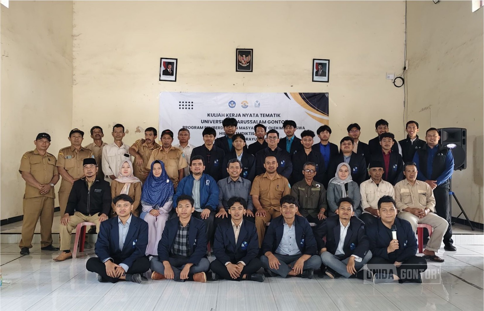 Pelepasan peserta KKN PMM 2025 UNIDA Gontor di depan Gedung Terpadu