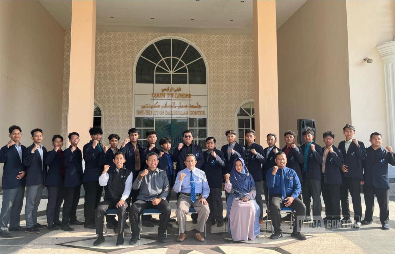 Pelepasan peserta KKN PMM 2025 UNIDA Gontor di depan Gedung Terpadu