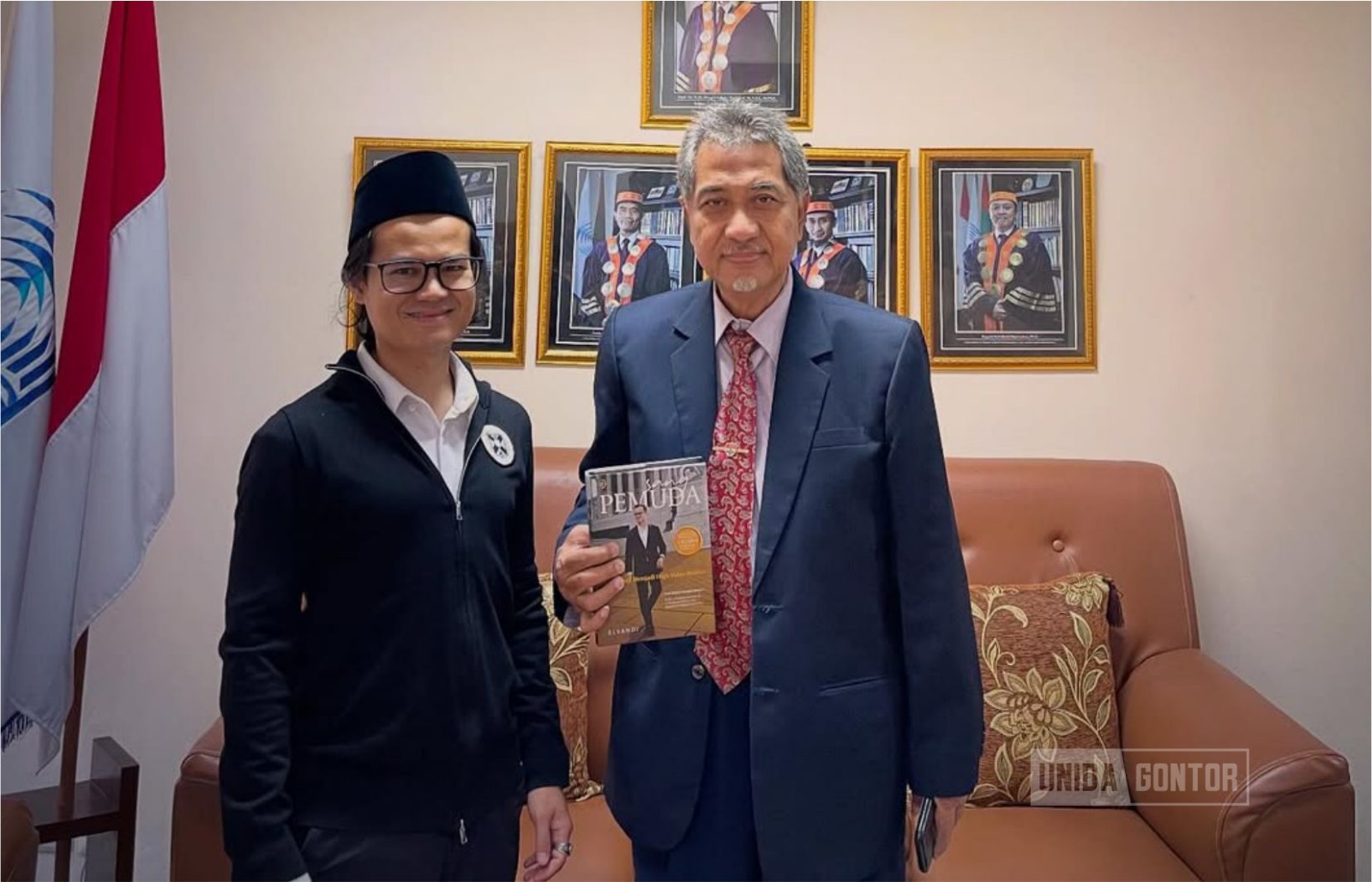 Prof. Hamid Fahmy Zarkasyi, Rektor UNIDA Gontor, menjadi sorotan dalam diskusi intelektual Islam dan pengembangan pemikiran Islam kontemporer.