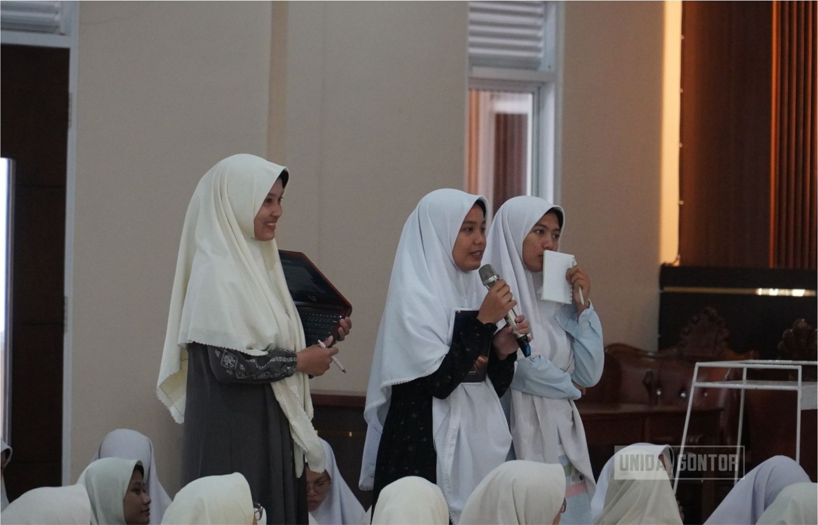 Panitia DEMA Tarbiyah UNIDA Gontor melaksanakan rapat koordinasi Festival UNIDA (FESDA) 2025 di Aula Gedung Istanbul lantai 3 untuk memantapkan persiapan acara.