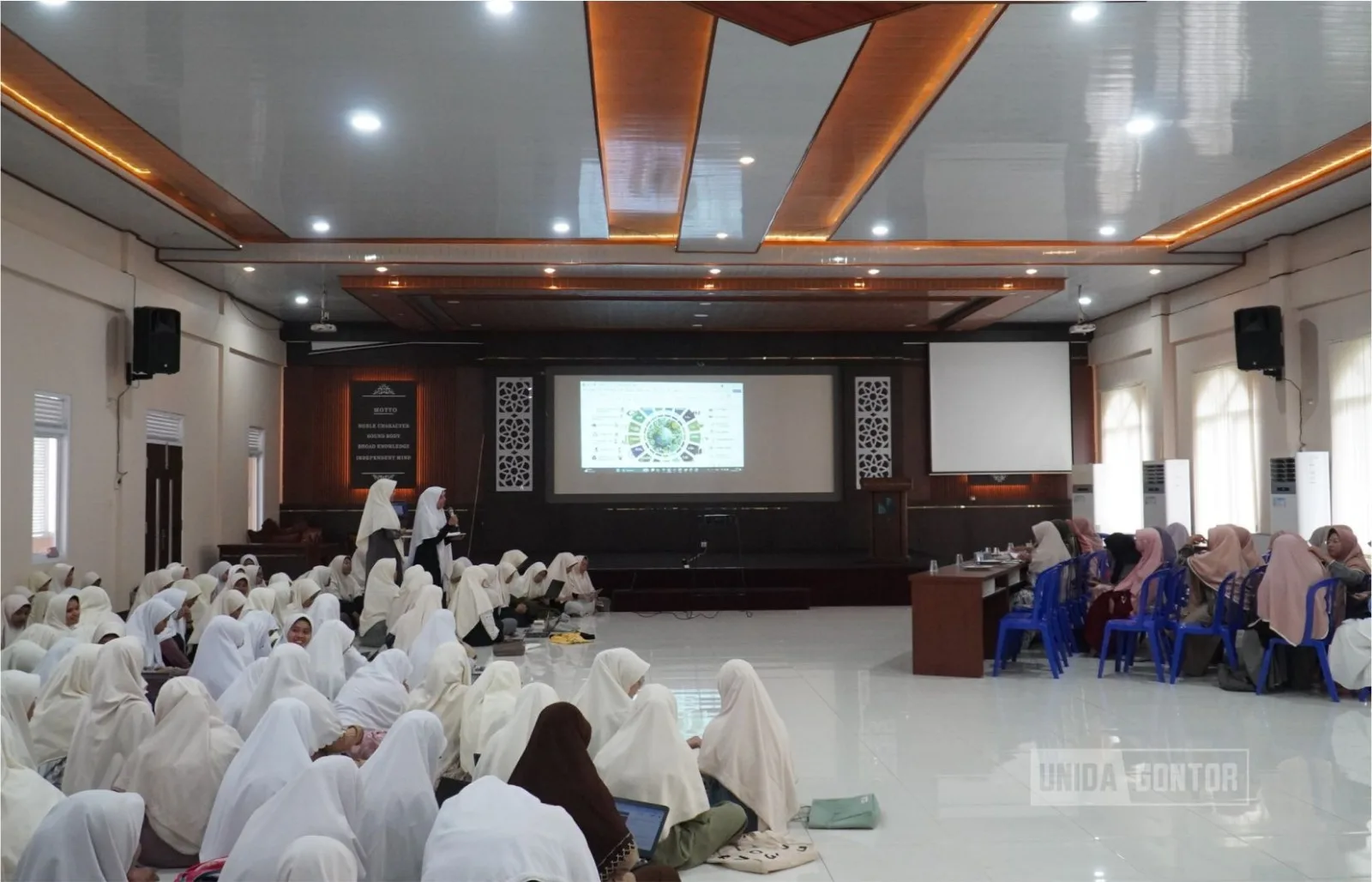 Panitia DEMA Tarbiyah UNIDA Gontor melaksanakan rapat koordinasi Festival UNIDA (FESDA) 2025 di Aula Gedung Istanbul lantai 3 untuk memantapkan persiapan acara.