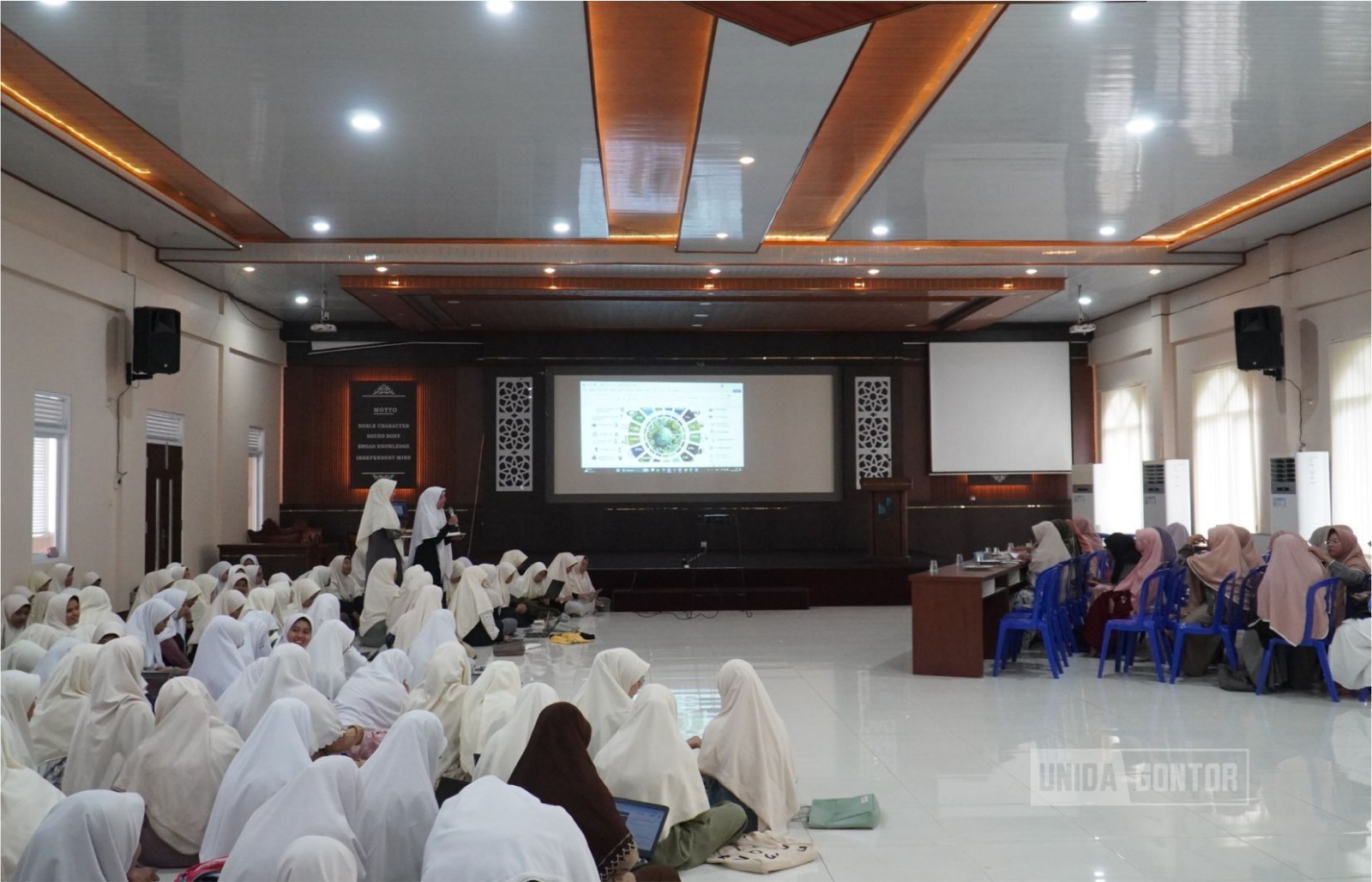 Panitia DEMA Tarbiyah UNIDA Gontor melaksanakan rapat koordinasi Festival UNIDA (FESDA) 2025 di Aula Gedung Istanbul lantai 3 untuk memantapkan persiapan acara.