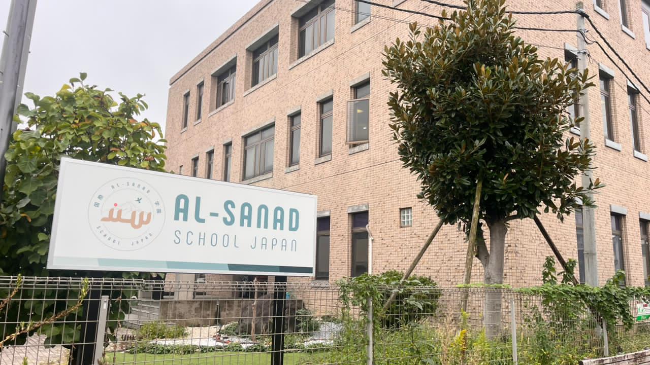 Rektor UNIDA Gontor Prof. Hamid Fahmy Zarkasyi bersilaturahmi dengan pendiri Al-Sanad Islamic School Japan, Yetti Rahmawati, membahas kolaborasi pendidikan Islam dan dukungan bagi siswa muslim minoritas di Jepang.