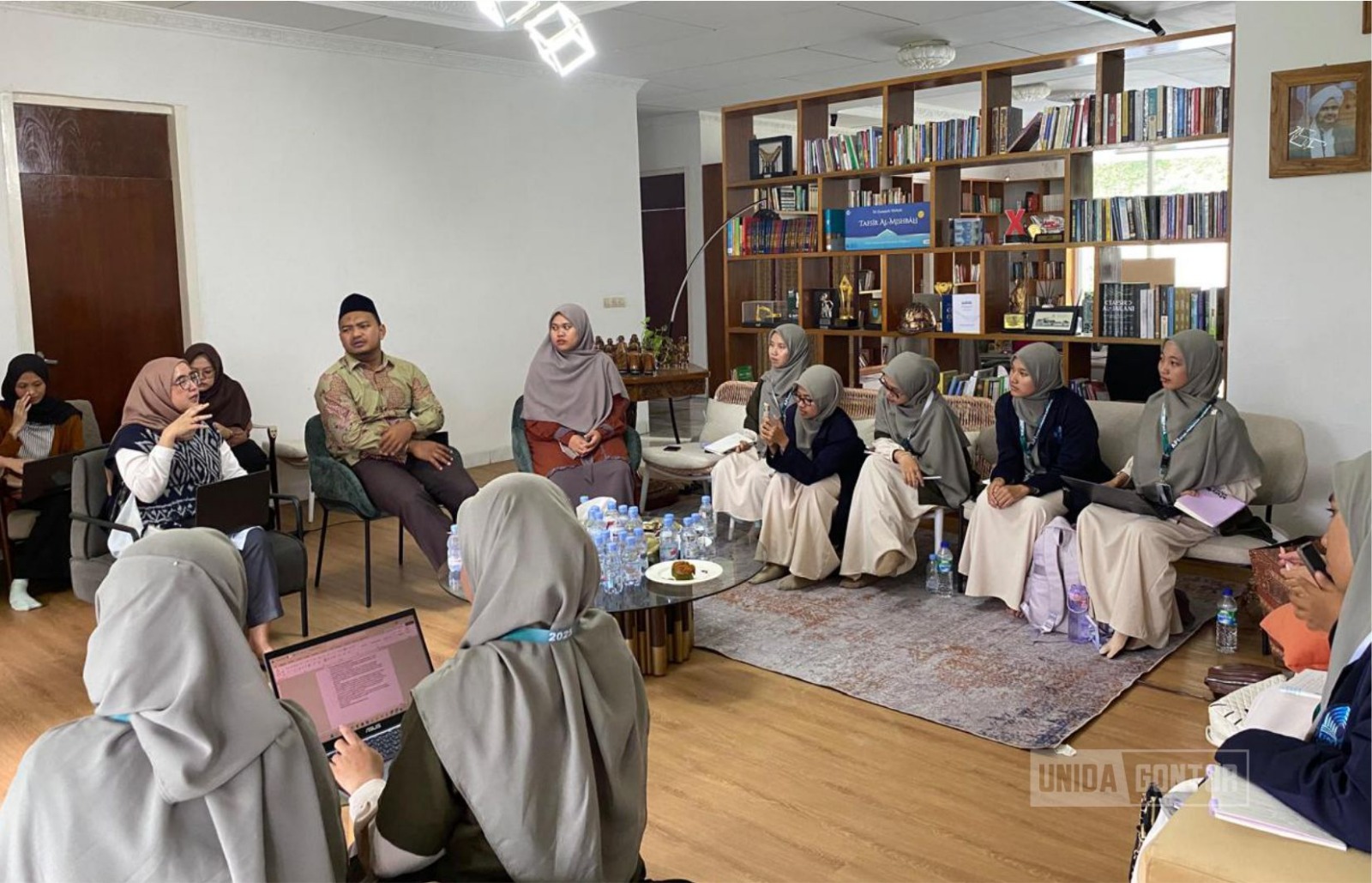 Mahasiswi AFI UNIDA Gontor melaksanakan Studi Pengayaan Lapangan bertema Spirit Kemanusiaan dalam Konseling Islami di Rumah Cahaya Jakarta bersama Prof. Dr. Rena Latifa.