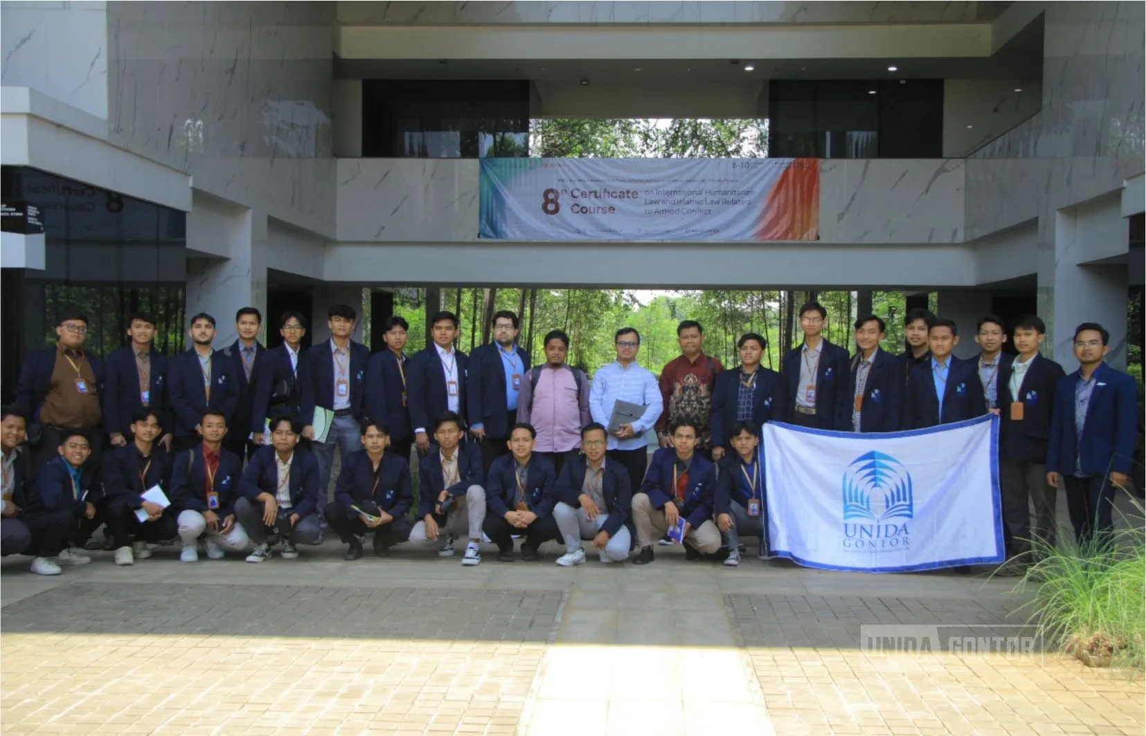 Mahasiswa IQT UNIDA Gontor mengikuti SPL di UIII Depok; sesi pemaparan metodologi Qur’anic Studies oleh Dr. Mughzi Abdillah bersama dosen UIII.