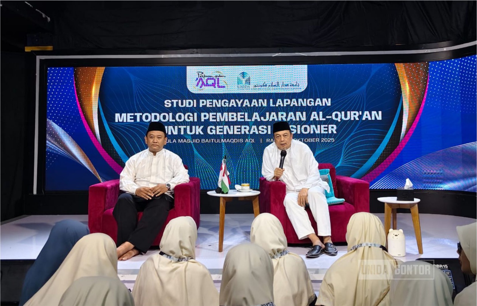 Mahasiswi Prodi IQT UNIDA Gontor mengikuti SPL di AQL Ar-Rahman Tebet bersama Ustadz Dr. Bachtiar Nasir, mengkaji metodologi tadabbur Al-Qur’an (15 Oktober 2025).