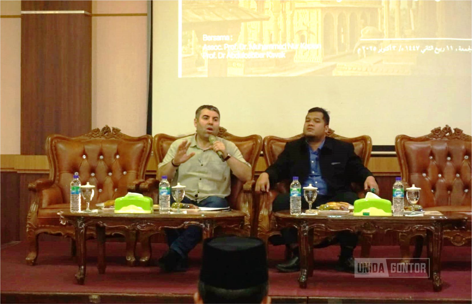 Suasana Seminar Bedah Buku “Takaya dan Istana” di Aula Pascasarjana UNIDA Gontor bersama narasumber dari Universitas Karabük, Turki.