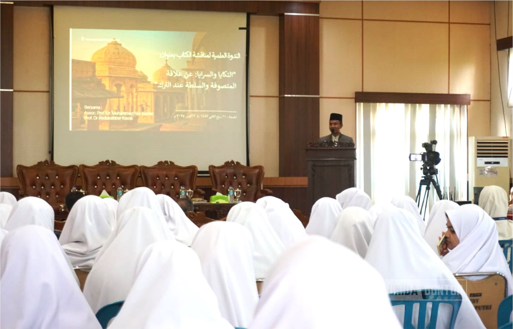 Suasana Seminar Bedah Buku “Takaya dan Istana” di Aula Pascasarjana UNIDA Gontor bersama narasumber dari Universitas Karabük, Turki.