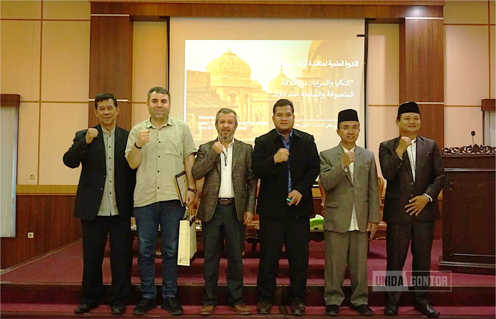Suasana Seminar Bedah Buku “Takaya dan Istana” di Aula Pascasarjana UNIDA Gontor bersama narasumber dari Universitas Karabük, Turki.